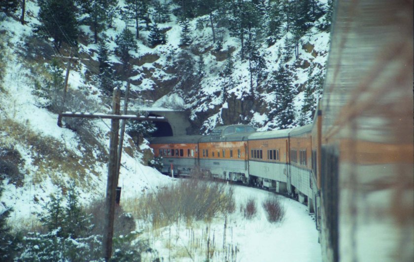 SkiTrain-Tunnel16-2000-01