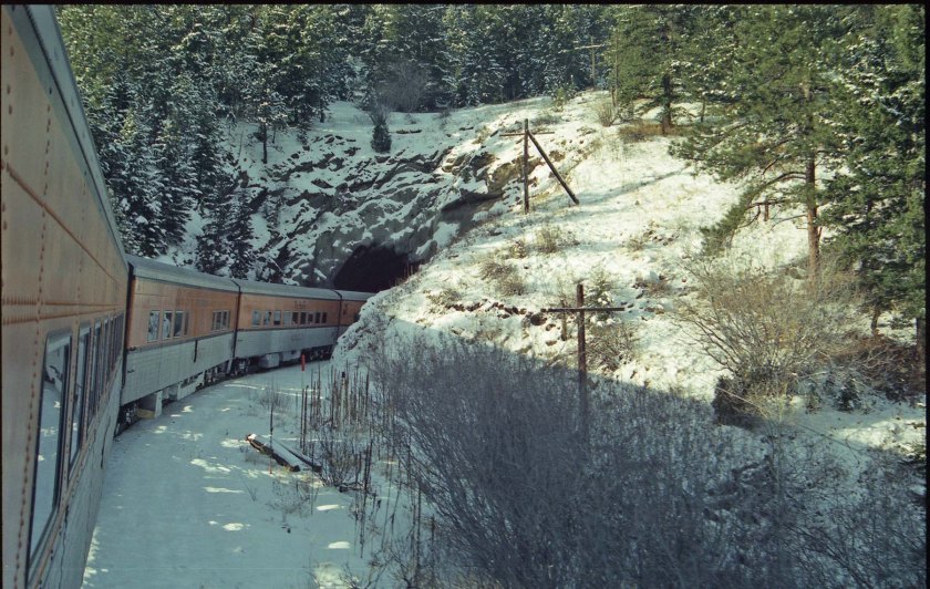 SkiTrain-Tunnel19-2000-01
